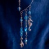 Ear Cuffs Zeeleven | Handgemaakte oorhangers met blauwe glaskralen, schildpad en zeepaardje | Draagbaar zonder gaatjes
