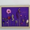 Gepersonaliseerde handgemaakte botanische ingelijste kinderkamermuurkunst met echte droogbloemen - kraamcadeau op naam - natuurliefhebber