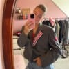 Grijze blazer met donker roze Adidas details