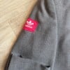 Grijze blazer met donker roze Adidas details