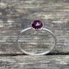 Handgemaakte gehamerde zilveren ring met roosgeslepen granaat ❤️✨