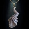 Handgemaakte hanger - artistieke halsketting - unieke statement hanger | artisanaal juweel voor haar | Whispering Silk