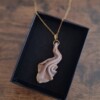 Handgemaakte hanger - artistieke halsketting - unieke statement hanger | artisanaal juweel voor haar | Whispering Silk