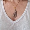 Handgemaakte hanger - artistieke halsketting - unieke statement hanger | artisanaal juweel voor haar | Whispering Silk