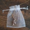 Handgemaakte hanger - artistieke halsketting - unieke statement hanger | artisanaal juweel voor haar | Whispering Silk