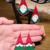 Kerstige Kralenoorbellen met Mini-Fringe – Gnome Edition