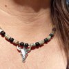 Taurus: stoere ketting (m/v) met aquaterra jaspis, basalt en verzilverde stierenschedel