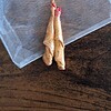 Zachtgeel juweel met goudkleurige afwerking- handgemaakt sieraad - speciaal geschenk voor haar - uniek halssieraad