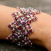 Byzantijnse kralenarmband  roze/amethyst/brons, Miyuki en Swarovski – handgeweven statement armband