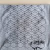 Hand bedrukt grijs katoenen-viscose t-shirt, zwart bijenkorf design, men's, medium