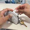 Handgemaakt Leren sleuteletui, mooie zilverkleur