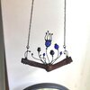 Handgemaakte klaprozenketting met blauw glas en zwart gepatineerd koper