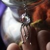 Handgemaakte kwallenketting met transparant glas en zilverkleurig koper