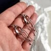 Handgemaakte kwallenoorbellen met transparant glas en zilverkleurig koper