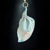Handgemaakte licht turquoise hanger van klei - boho statement ketting - speciaal verjaardagsgeschenk vriendin