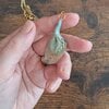 Handgemaakte licht turquoise hanger van klei - boho statement ketting - speciaal verjaardagsgeschenk vriendin