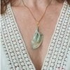 Handgemaakte licht turquoise hanger van klei - boho statement ketting - speciaal verjaardagsgeschenk vriendin