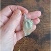 Handgemaakte licht turquoise hanger van klei - boho statement ketting - speciaal verjaardagsgeschenk vriendin