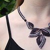 Handgemaakte Miyuki kralenketting met bladeren – zwart, wit en paars | Statement ketting