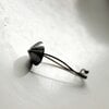 Handgemaakte paddenstoelenbroche van zilverkleurig koper en tinlegering