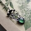 Handgemaakte paddenstoelenclusterketting met groen glas en zilverkleurig koper
