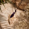 Ketting van waxkoord met hanger van schelp en amethist