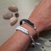 Natuurlijke armband van Tsjechische glaskralen & schuifknoop