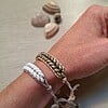 Natuurlijke armband van Tsjechische glaskralen & schuifknoop