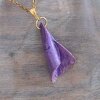 Paarse handgemaakte hanger - goudkleurige rvs-ketting - slechts één exemplaar - ideaal geschenk verjaardag