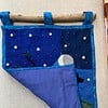 Patchwork wandkleed met de maan en uiltje