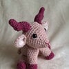 Roze gehaakte geit knuffel