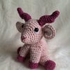 Roze gehaakte geit knuffel