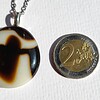 RVS ketting met uniek "Mocha Werveling" glas hanger