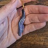 Zwart/paarse hanger - slechts één exemplaar - speciaal juweel - geschenk verjaardag vriendin - handgemaakte halsketting