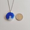 Blauwe Kust - RVS ketting met uniek glas hanger