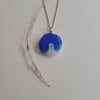 Blauwe Kust - RVS ketting met uniek glas hanger