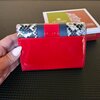Chris Peterson damesportemonnee – echt leer – slangenprint – rood & donkerblauw