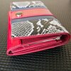 Chris Peterson damesportemonnee – echt leer – slangenprint – rood & donkerblauw