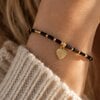 Elegante armband met zwarte Agaat & hartje – RVS 16K verguld
