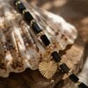 Elegante armband met zwarte Agaat & hartje – RVS 16K verguld