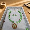 Groene agaat ketting met carneool en vintage Sarah Coventry broche