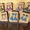 Handgemaakte oorbellen met kralen – Kleine confetti oorbellen 3,5 cm in blauw en paars