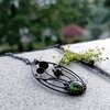 Handgemaakte paddenstoelenketting met groen glas en zwart gepatineerd koper