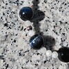 Moonlight: ketting met blauwe tijgeroog, maansteen en verzilverd bladbedel