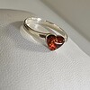 Zilveren ring 925 met Baltische amber – hartvormig
