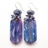 Blauwe agaat oorbellen met lampwork glaskraal in sterling zilver