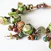 Bosgroene Statement Armband – Handgemaakte Lampwork Glaskralen & Vintaj Brass