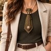 Chique groen paisley stropdas ketting dames – luxe accessoire met broche Eye catcher