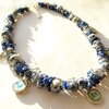 Delftsblauwe ketting met bloemenkralen en oud-Hollandse bedels
