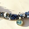 Delftsblauwe ketting met bloemenkralen en oud-Hollandse bedels